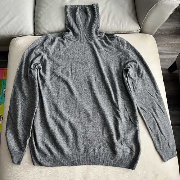 NWOT - Escada Sport Women’s Angora Wool Blended Turtleneck Sweater - Size L - Picture 2 of 7